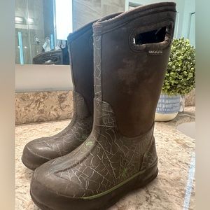 Bogs High Spider II youth size 12, green spider boots
